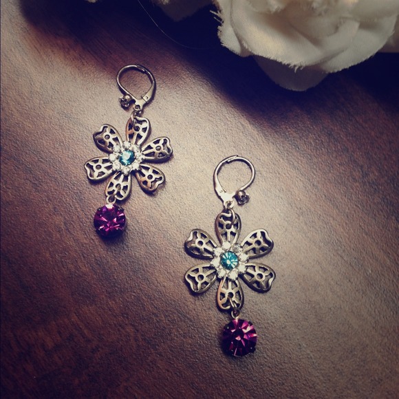 Betsey Johnson rhinestone earrings💗REDUCED PRICE