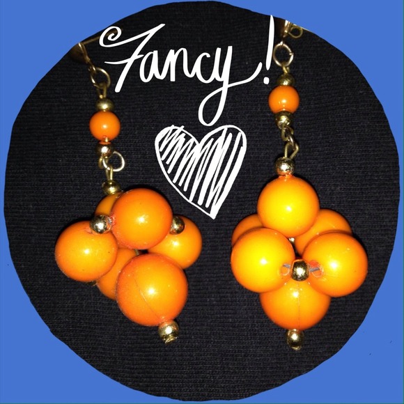 Vintage Mod themed earrings ✌️