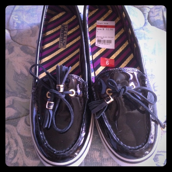 A pair of very nice sperrys. Tags still on them