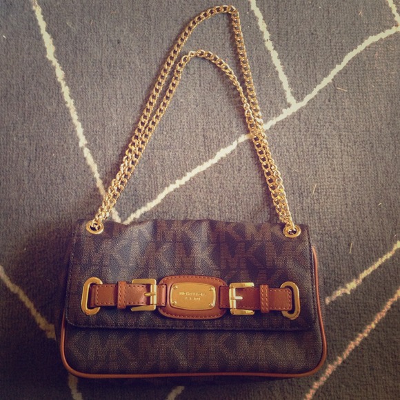 SOLD Authentic Michael Kors Hamilton small shoulde