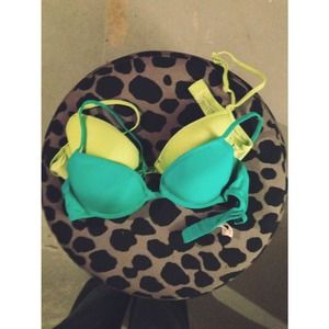 32B Comfy Bras 💙💚