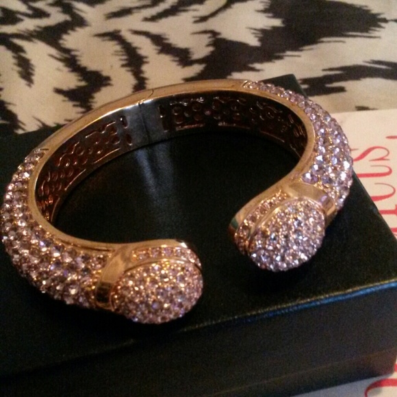 Joan Boyce Kissable cuff