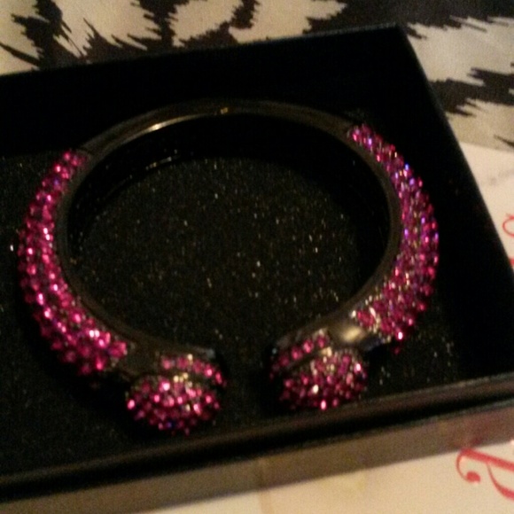 Joan Boyce kissable cuff bracelet only worn once .