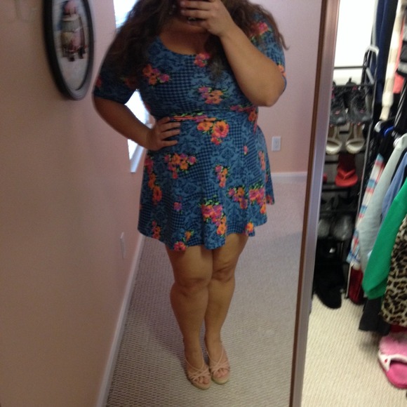 NWT🎉Floral print skater dress - Picture 2 of 3