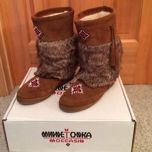 🎉H.P🎉Minnetonka Moccasins tribal mukluk boot