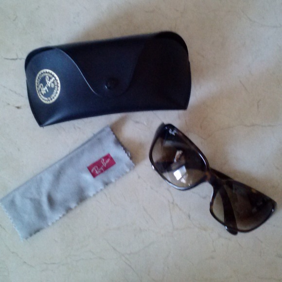 SOLD‼️Ray-Ban Sunglasses - Picture 4 of 4