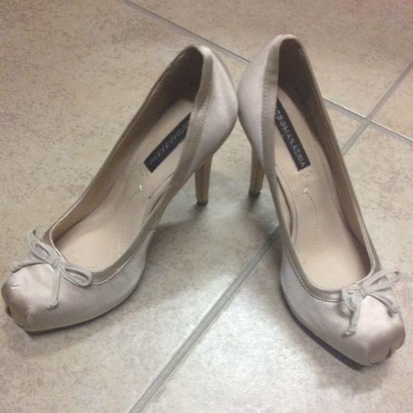 BCBG MAXAZRIA SHOES