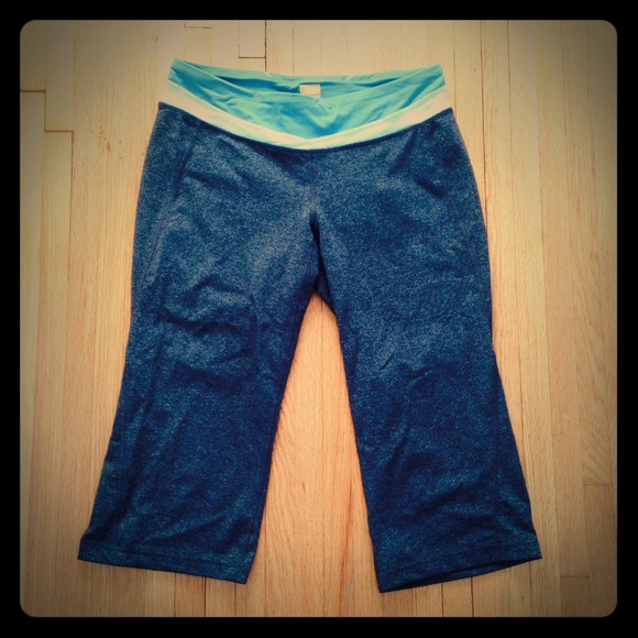 SOLD/Lucy Athletic Crops