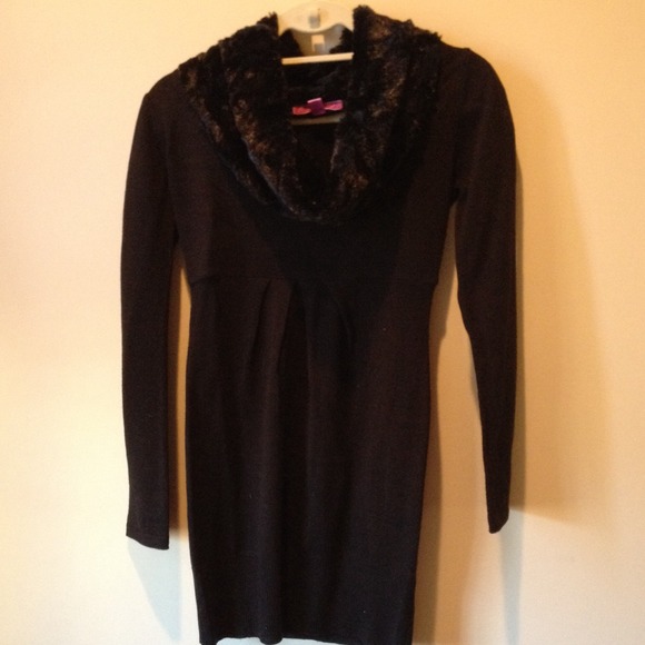 Black fitting dress with fur around neck