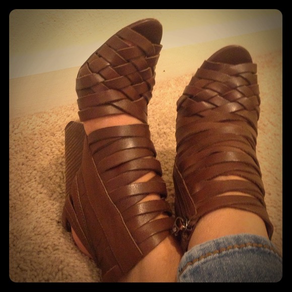 Super cute Trouvé sandals