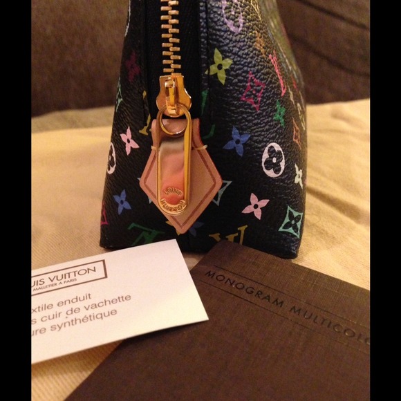 👛Louis Vuitton Cosmetic Case💄HOLD - Picture 4 of 4