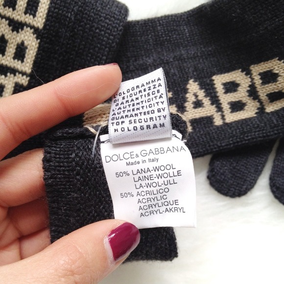 Dolce & Gabbana Accessories - 🌸SALE! -- ✨HP!✨ D&G charcoal grey wool gloves! Dolce & Gabbana Accessories - 🌸SALE! -- ✨HP!✨ D&G charcoal grey wool gloves!