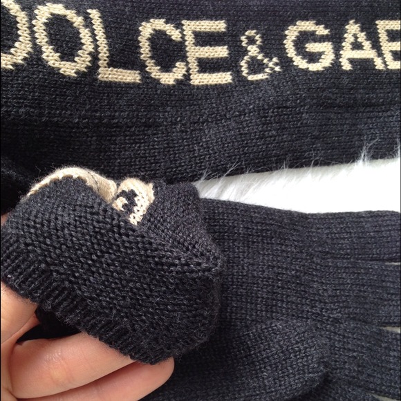 Dolce & Gabbana Accessories - 🌸SALE! -- ✨HP!✨ D&G charcoal grey wool gloves! Dolce & Gabbana Accessories - 🌸SALE! -- ✨HP!✨ D&G charcoal grey wool gloves!