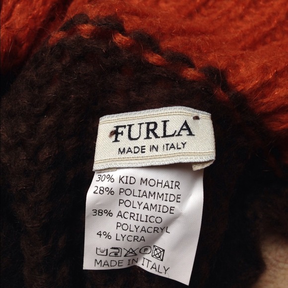 Cute Furla wool scarf - Picture 2 of 2