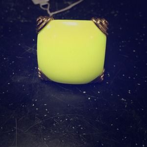 Fashionable Neo yellow square ring
