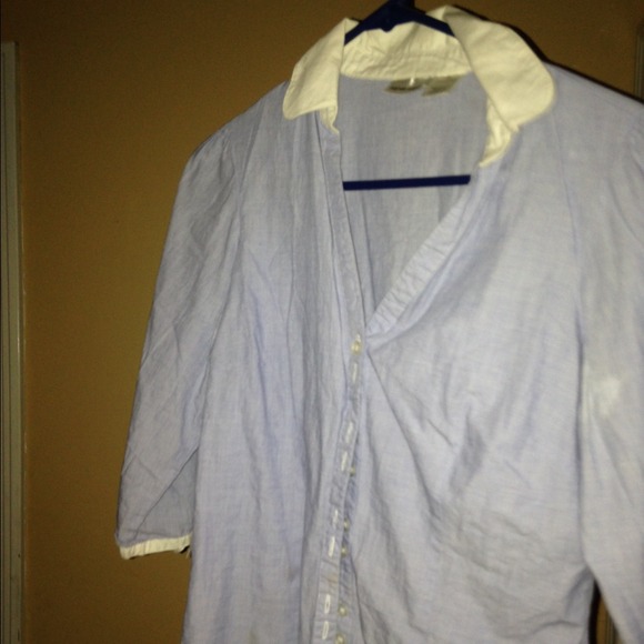 Blue blouse with white collar