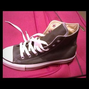 🎉🎉👉new grey leather converse🎉🎉