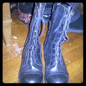 Combat boots