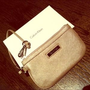 🎀Cute Calvin Klein leather Wristlet🎀