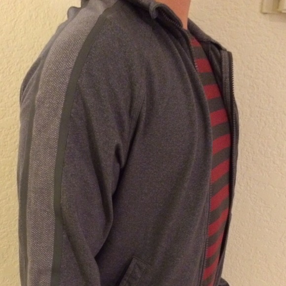 Lululemom running jacket - Picture 4 of 4