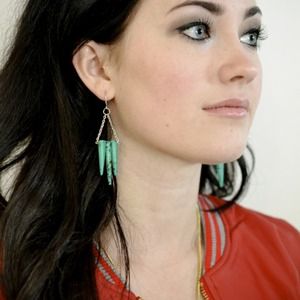 Turquoise stone earring