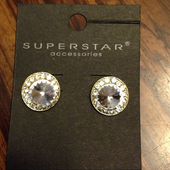 Round Studded Diamond Earrings