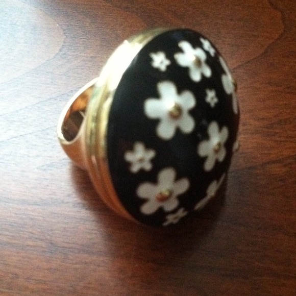 Daisy ring - Picture 3 of 4