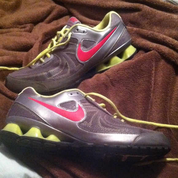 Woman size 11 Nike Reax Run 7