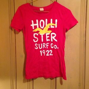 Hollister graphic tee