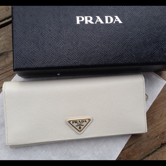 Prada Clutches & Wallets - 🚫NFS🚫authentic Prada Saffiano Continental Wallet