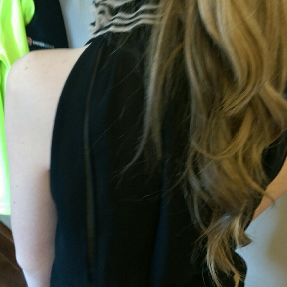 SOLD Dressy and eye catching top - Picture 3 of 4