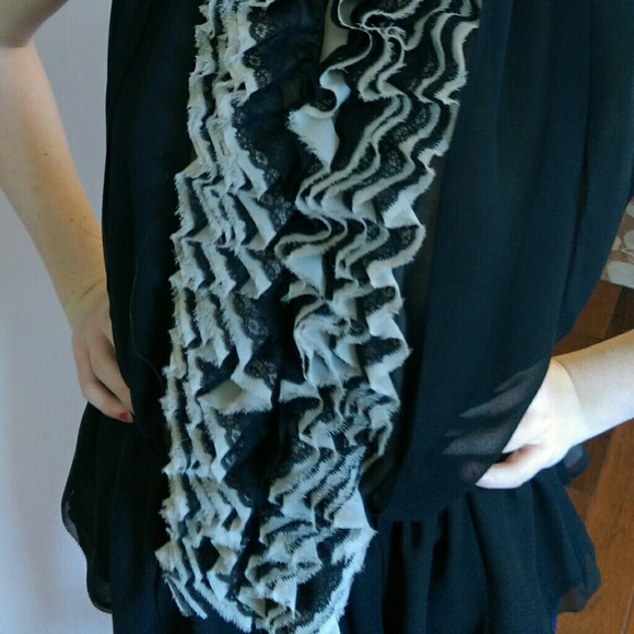 SOLD Dressy and eye catching top - Picture 4 of 4