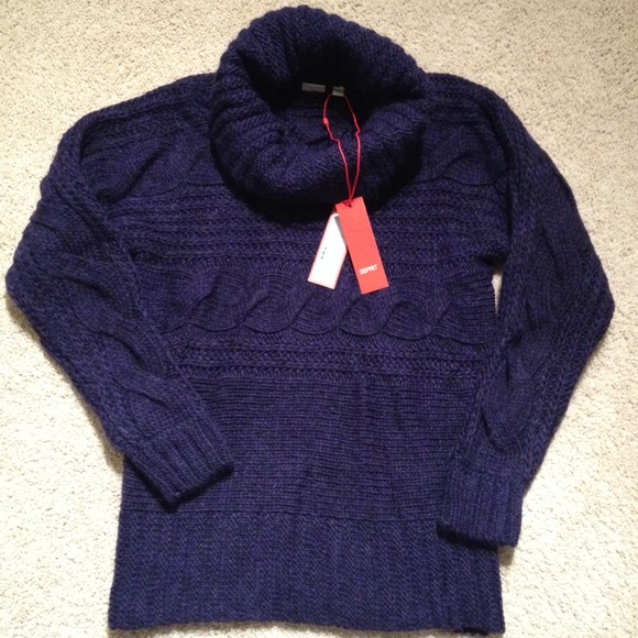 Beautiful warm sweater - Picture 1 of 4