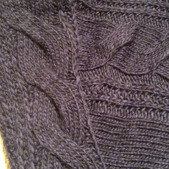 Beautiful warm sweater - Picture 2 of 4