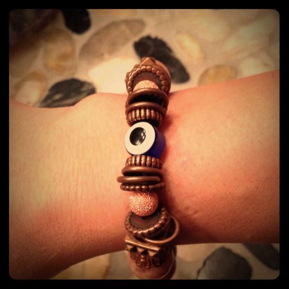Beautiful Quality Evil Eye Bead Bracelet - Picture 1 of 3