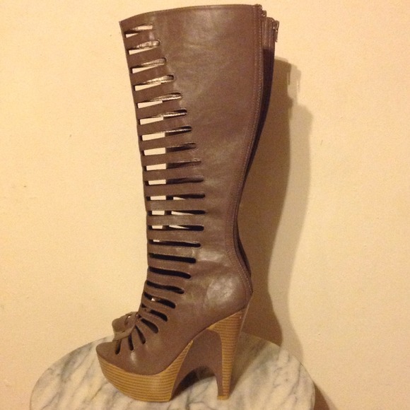 SOLD LOCALLY***** Gomax Gautista caged boot