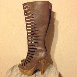SOLD LOCALLY***** Gomax Gautista caged boot