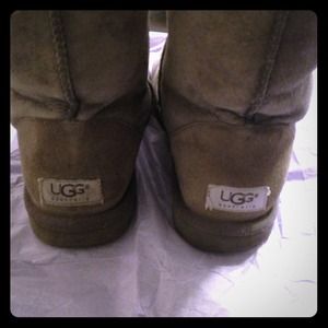 UGGs Classic boots. Sz 8. Gray suede.