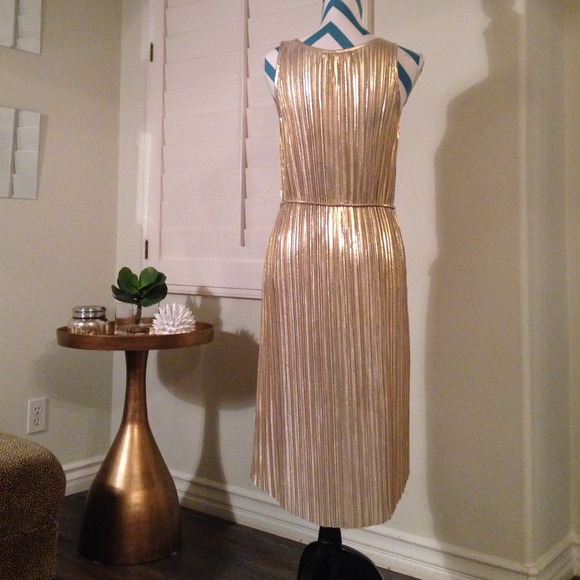πHost PickπH&M Metallic Gold Pleated Party Dress - Picture 4 of 4