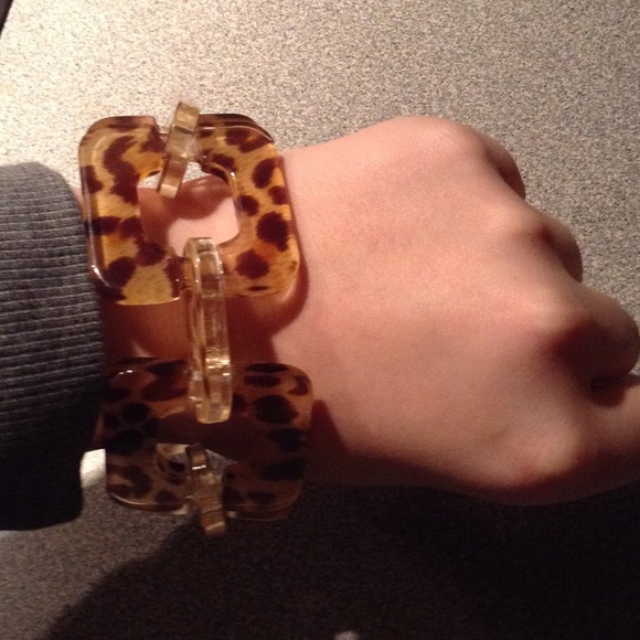 Leopard plastic/metal bracelet