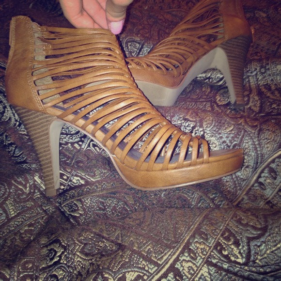 ❤️REDUCED❤️ Madden girl strappy heels