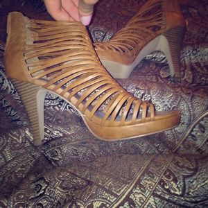 ❤️REDUCED❤️ Madden girl strappy heels