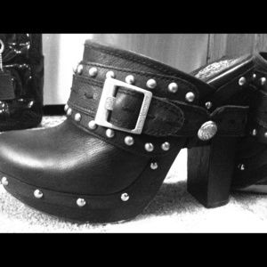 Vince Camuto leather buckle n studs clog