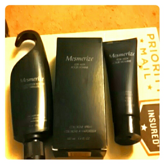 NWOT Avon's Mesmerize for men gift set/bundle