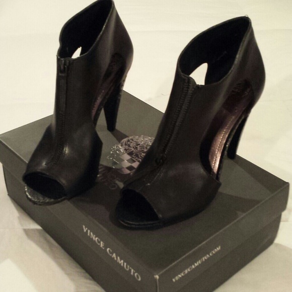 **PRICE FIRM**Vince Camuto peeptoe heels