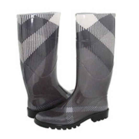 Burberry check rain boots ☔️❄️