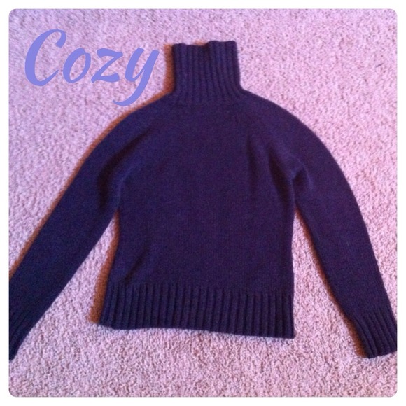 Cozy turtle neck Gap sweater