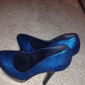 Size 7 turquoise pumps