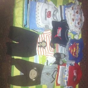 30 pieces of baby clothes like new.
