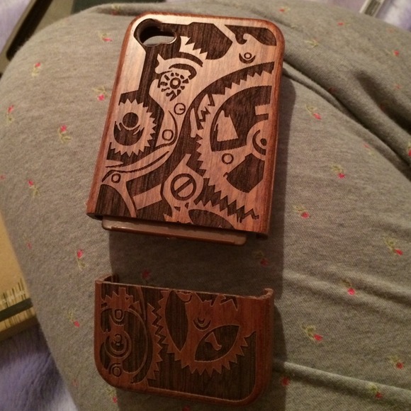 Hand carved wooden iPhone case BRAND NEW - Picture 2 of 4